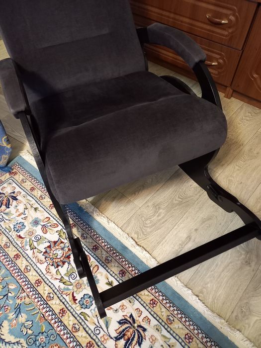 Продам кресло- качалку