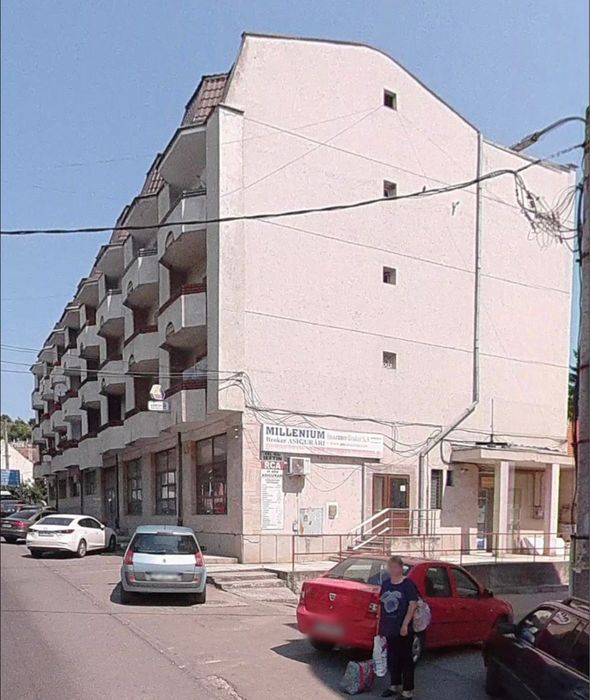 Vând apartament cu o cameră în zonă centrală.