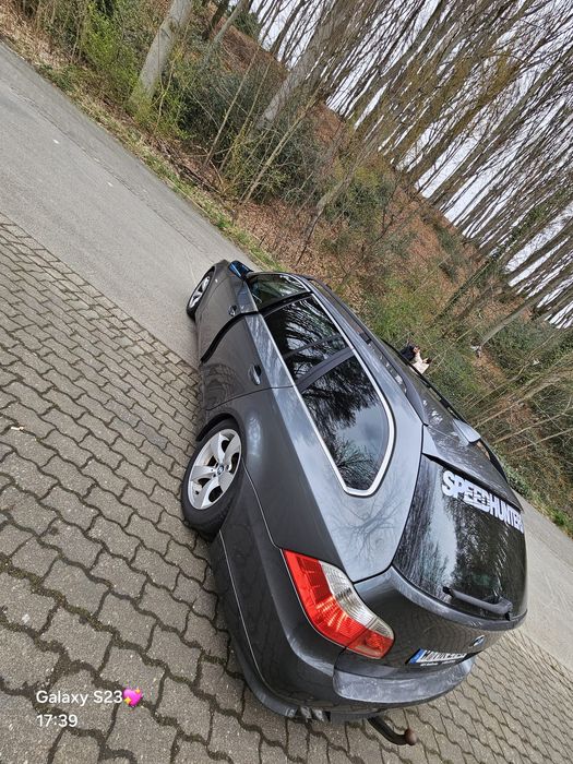 BMW e61 525i aproape ful și întreținut