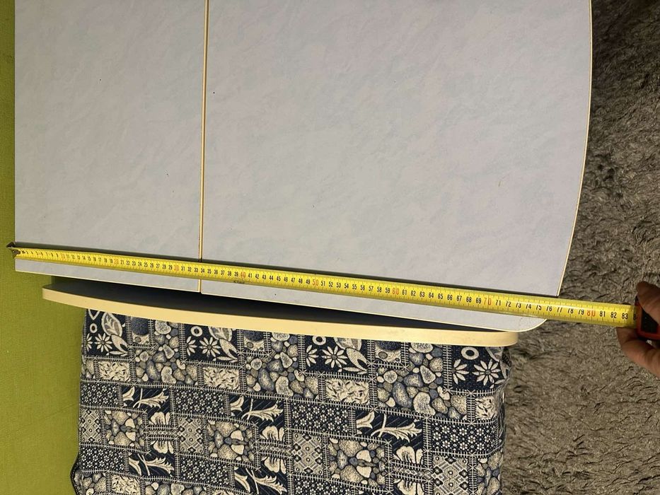 Продавам легло с матрак и бюро