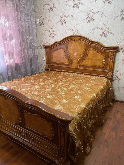Кровать двуспальная 2м*1,8м