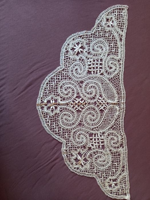 Ръчно плетена брюкселска дантела