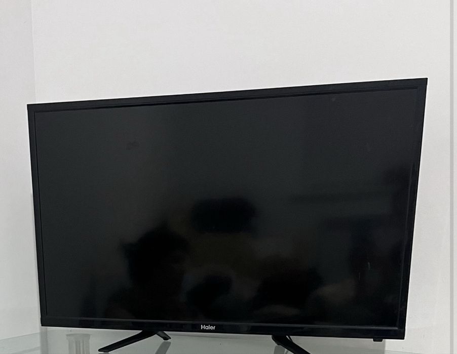 Телевизор  Haier және простой Acer күйде