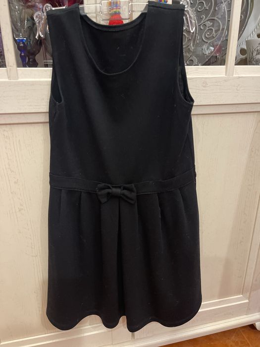 Платья в отличном состоянии . Одеты по одному или 2 раза