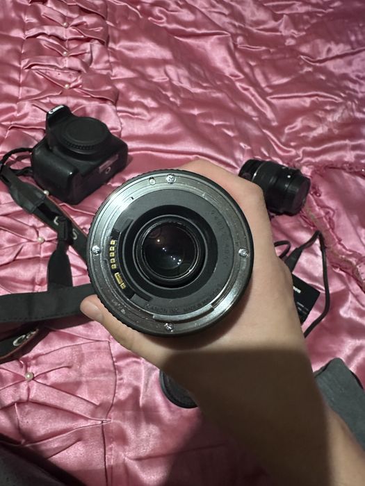 Фотопарат Canon 2000D