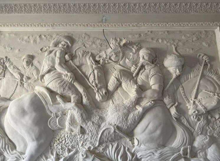 Барельеф. Горельеф. Скала. Скульптор. Скульптура