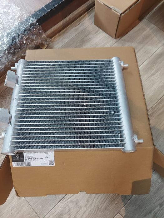 Радиатор масляный на Mercedes G63amg, W464 Mercedes