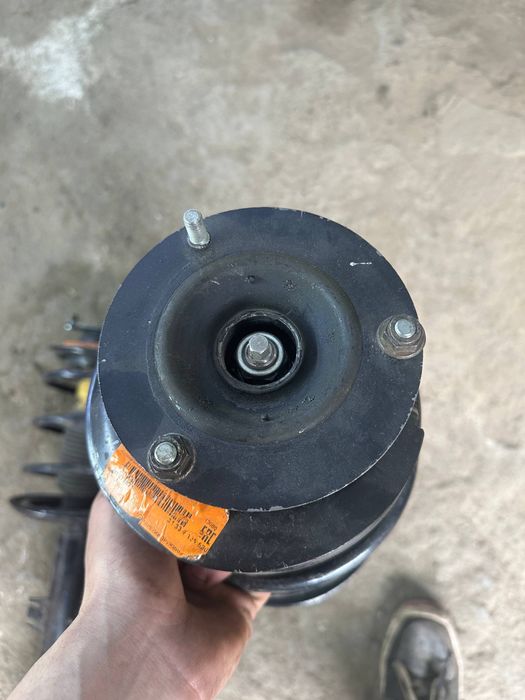 Продам передние стойки бмв е36.