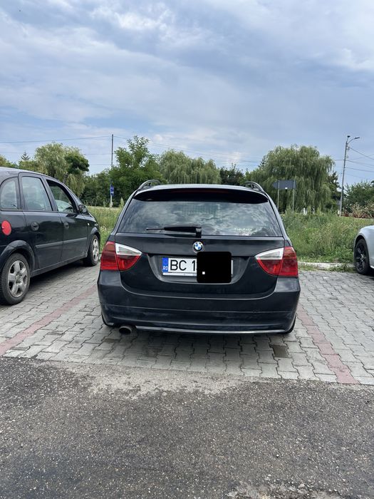 Vând BMW 320 D .