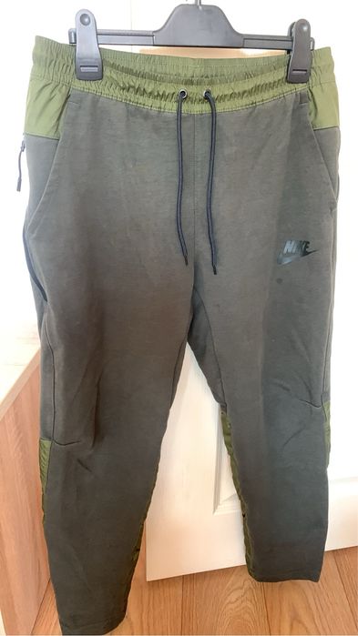 Продавам анцунг Nike в перфектно състояние