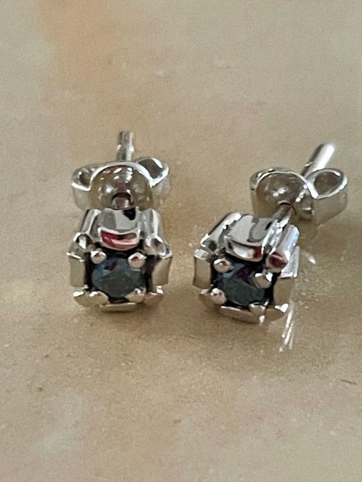 Cercei din aur alb de 14 k cu diamante albastre