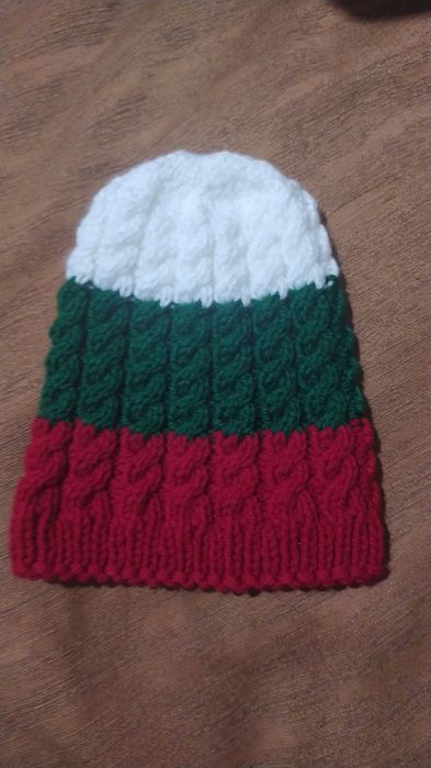 Шапки-ръчно плетени,трибагреник