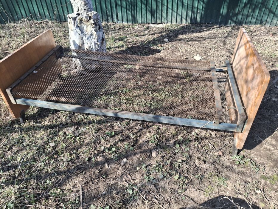 Продам железные кровати