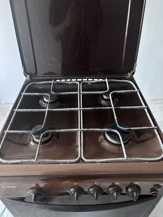 Газ плита б/у в хорошем Gefest