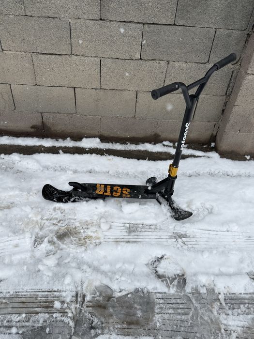 зимний самокат (снегокат)