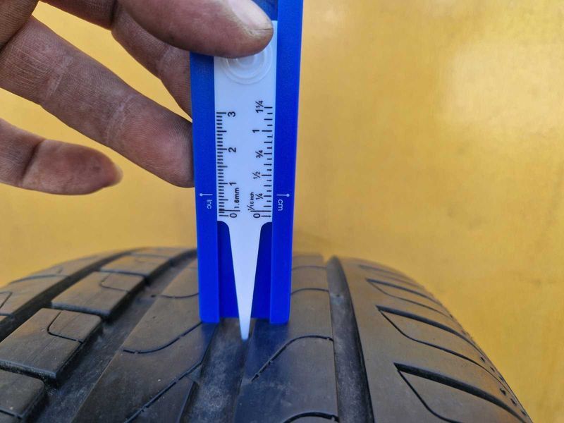 1 Pirelli R18 235/45
лятна гума 
DOT5019