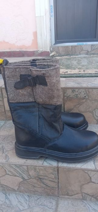 Продаются сапоги зимние.