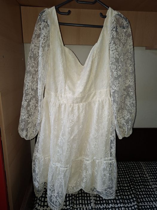 Rochie albă din dantelă  stare foarte bună