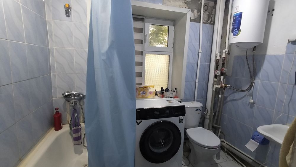 Продам 2 ком квартиру на улице Ауэзова 10