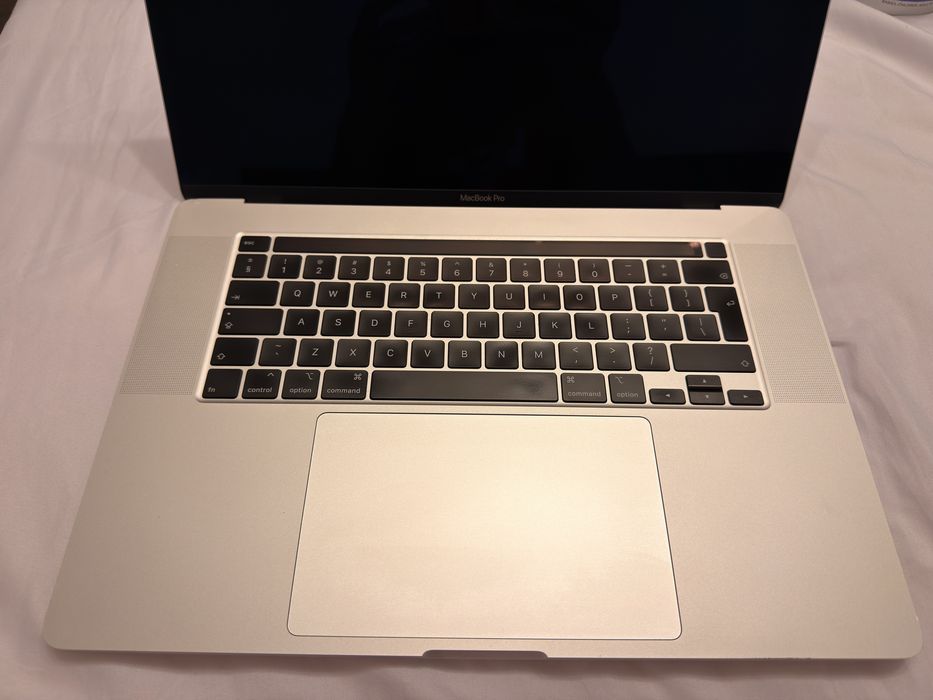 MacBook Pro 16" (2019) / Core i7 / 16GB RAM / почистван в сервиз