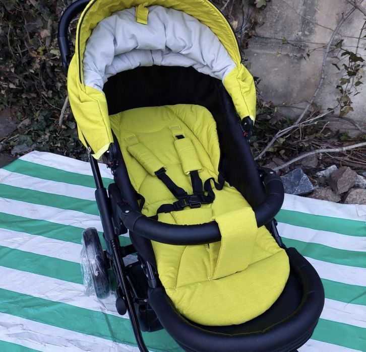 Коляска деткая с люлькой