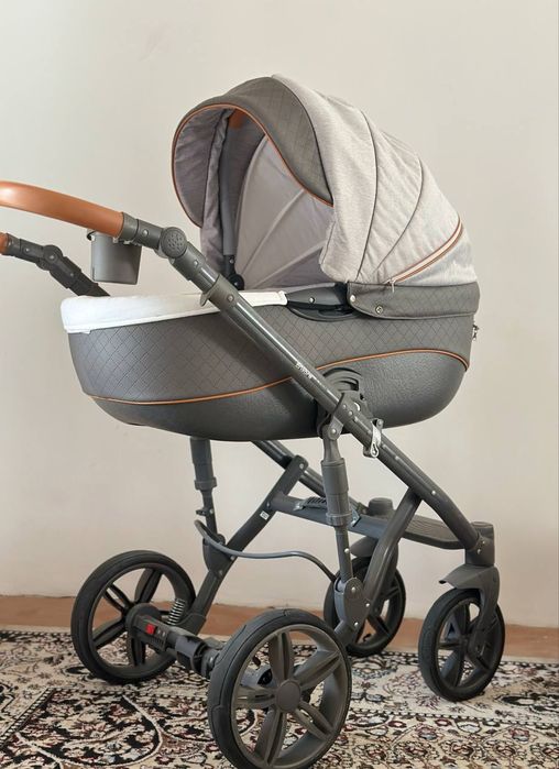 Коляска сотилади .ПОЛША.