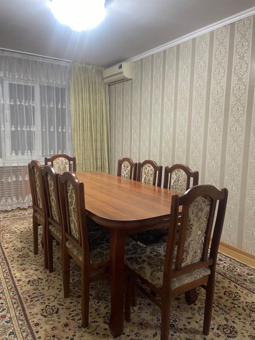 Стол со стульями