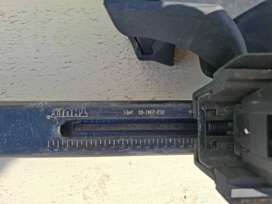 Thule Roofbar (универсален багажник за монтаж на рейлинг)