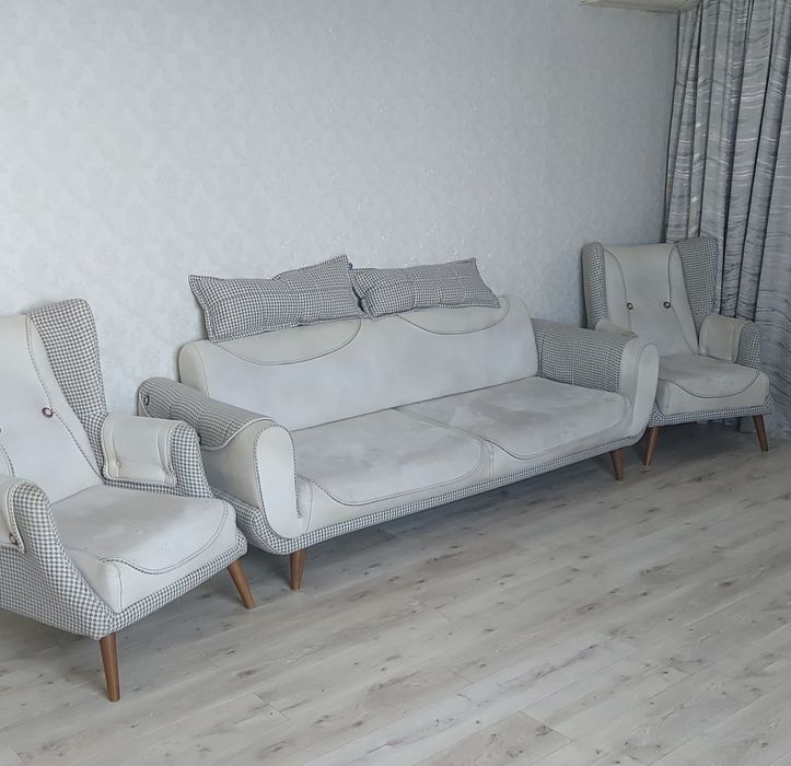 Диван и два кресла