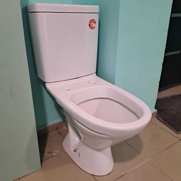 Унитаз рабочий..