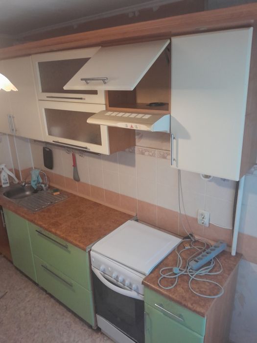Бесплатно отдам кухню