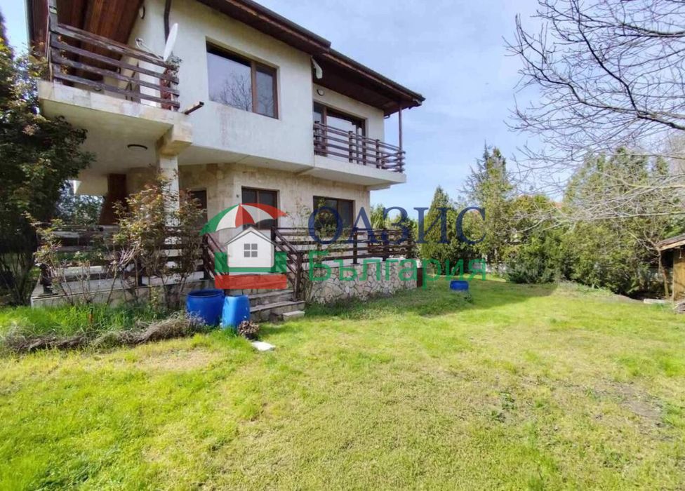 Къща с басейн с. Близнаци на 20 км. от Варна, цена 327 000 евро