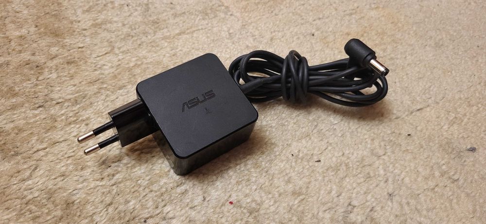 ASUS incarcator 19V-1.75A mufa clasica groasa fuctional 55 lei