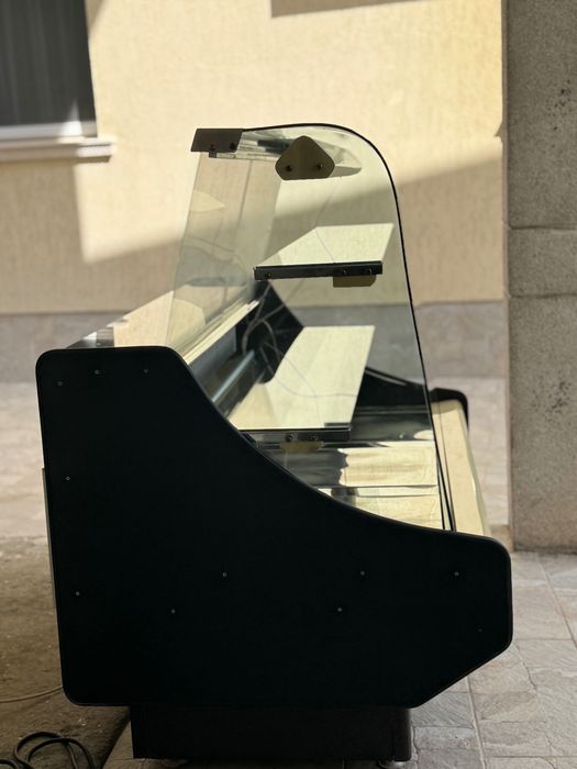 Хладилна витрина Айсберг 93, хоризонтална - 150 см, гранитен плот, извито стъкло, чекмеджета, отлична