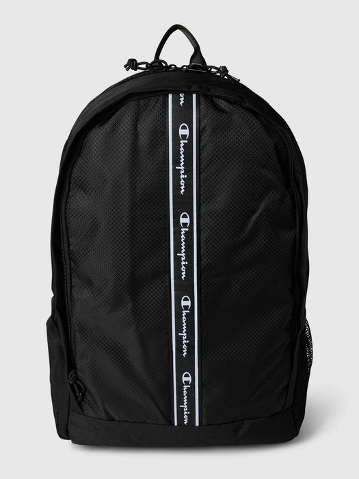 Рюкзак от Champion выполнен из прочного материала