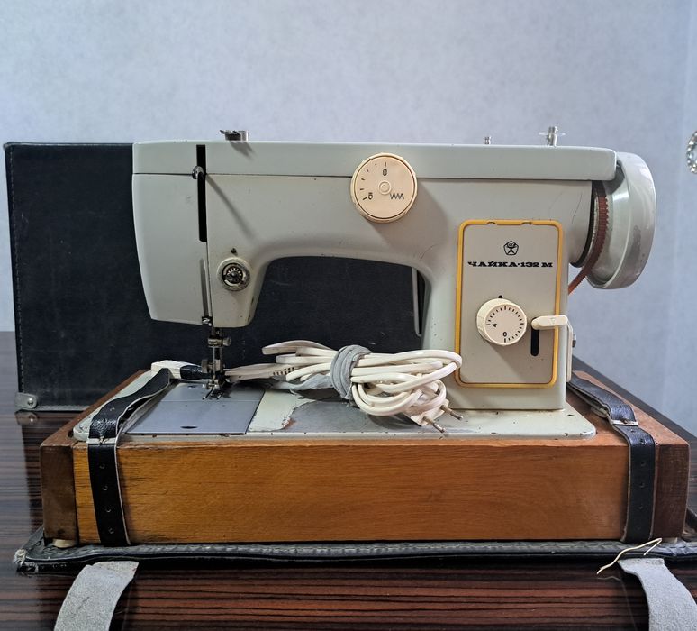 Швейная машина
Моторда ишледи столиям бор
Столи бн бирга сотила