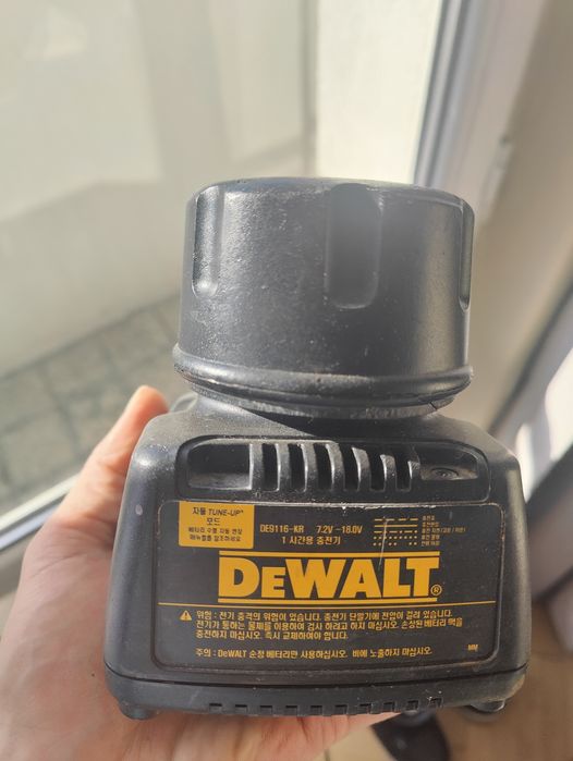 DeWalt девалт зарядно с батерия