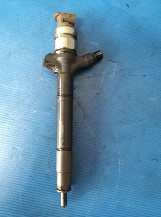 Injector 2.2 d4-d 2ad-ftv 23670-0r160 toyota avensis t25