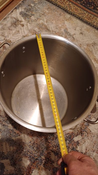 Продается большая кастрюля