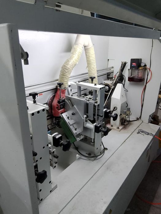 Кромкооблицовочный станок