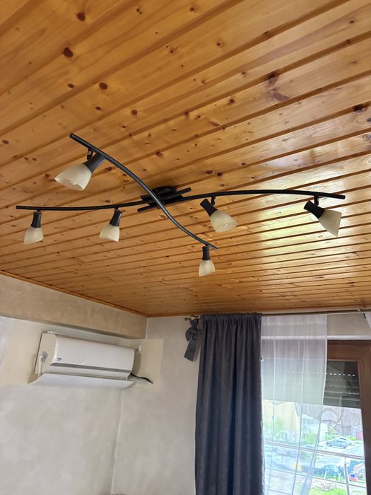 Vand lustre diferite modele , pretul difera intre modele.