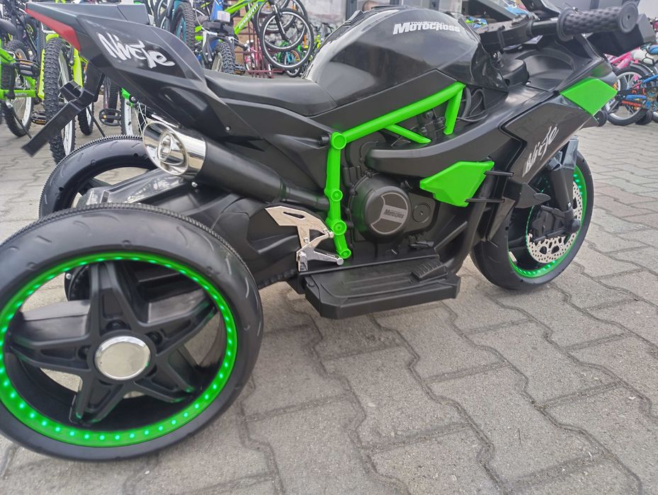 KAWASAKI акумулаторен мотор NINJA черен