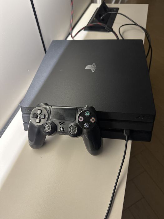 Ps4 pro отличное состоение дам с играми