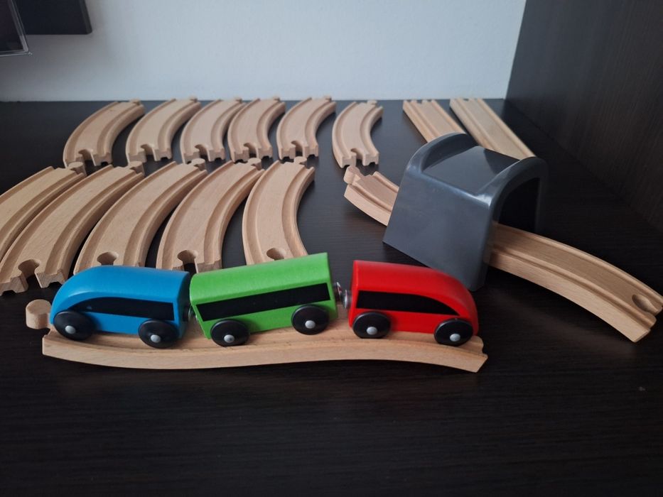 Set șine si trenuleț lemn Ikea.