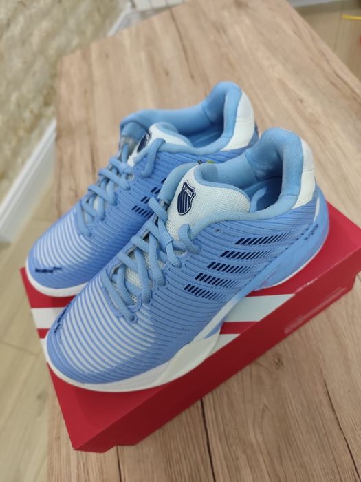 Vand pantofi sport, K-Swiss. Mai multe marimi disponibile .