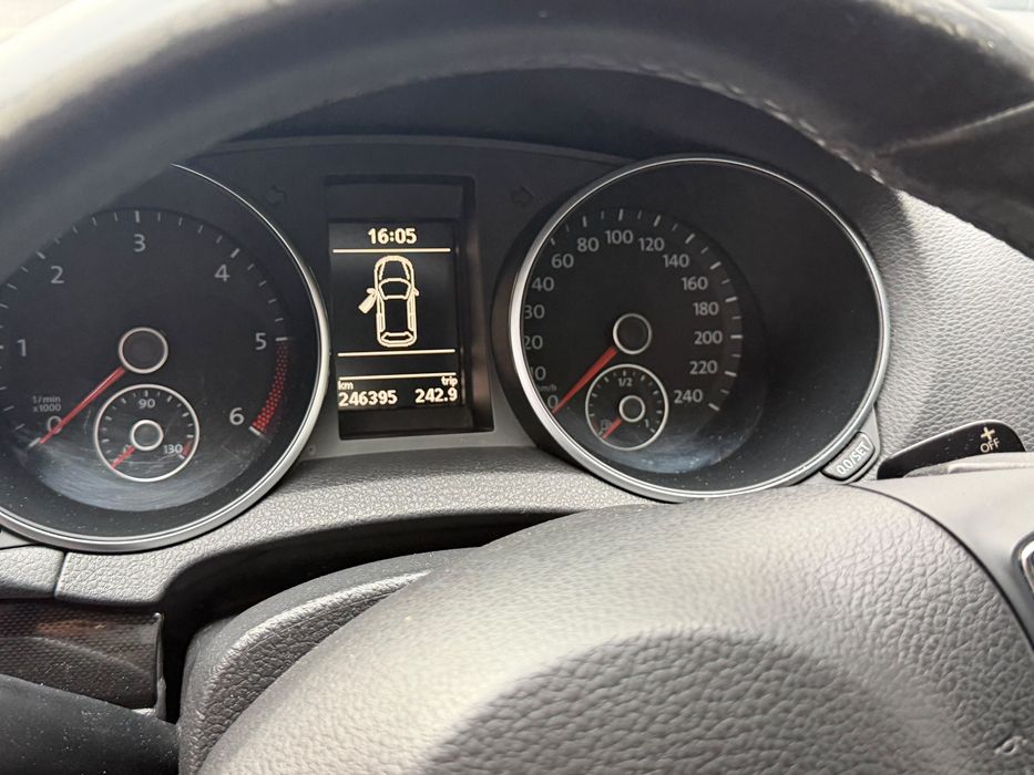 VOLKSWAGEN Golf 2010 — imagine 4