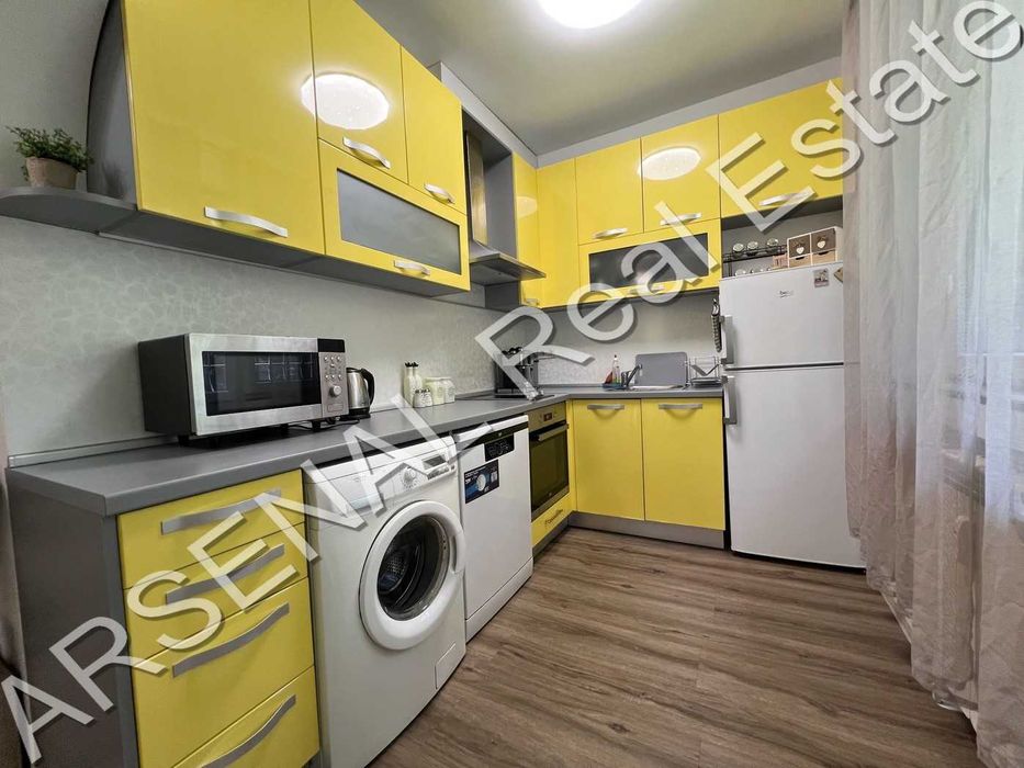 Дава се под наем Двустаен апартамент в София, Център - 67 кв.м за 598.23 € - Снимка #2