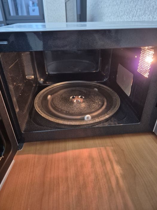 Микроврлновая печь Midea