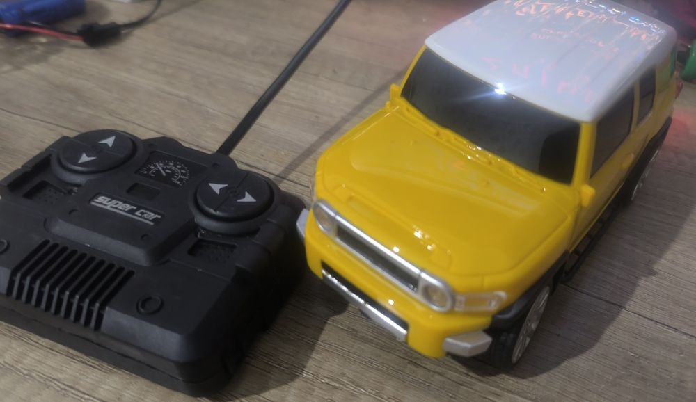 Радиоуправляемая машина на аккумуляторе
