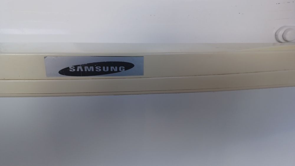 SAMSUNG Халадильник 2Х камерный работает отлично